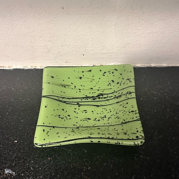 Green Handmade Fused Glass Trinket Dish - Picture 1 of 3